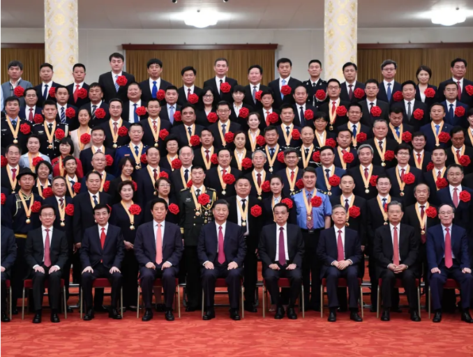 庆祝中国共产党成立100周年“七一勋章”颁授仪式在京隆重举行