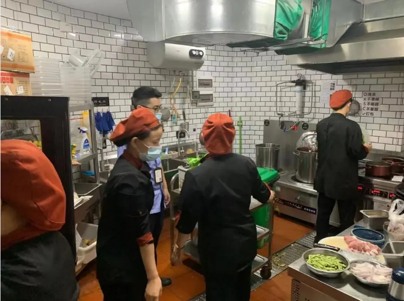 知名餐饮连锁店“脏”上热搜?