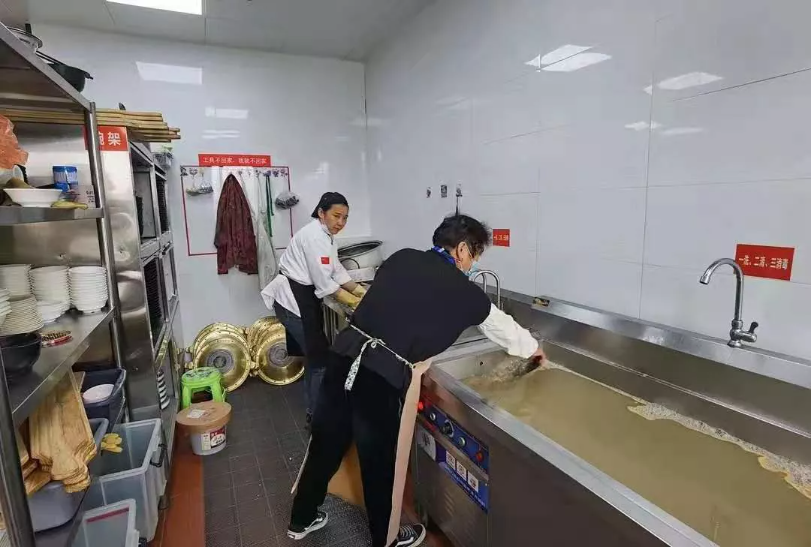 阜阳突查！这几家知名餐厅，当场责令整改！