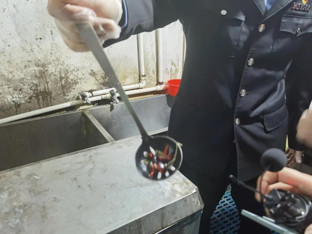 微信图片_20211106172336.jpg 阜阳这两家餐厅被突查!当场查出….
