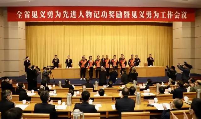 微信图片_20211124101814.jpg 这2位阜阳老乡,被浙江省表彰!