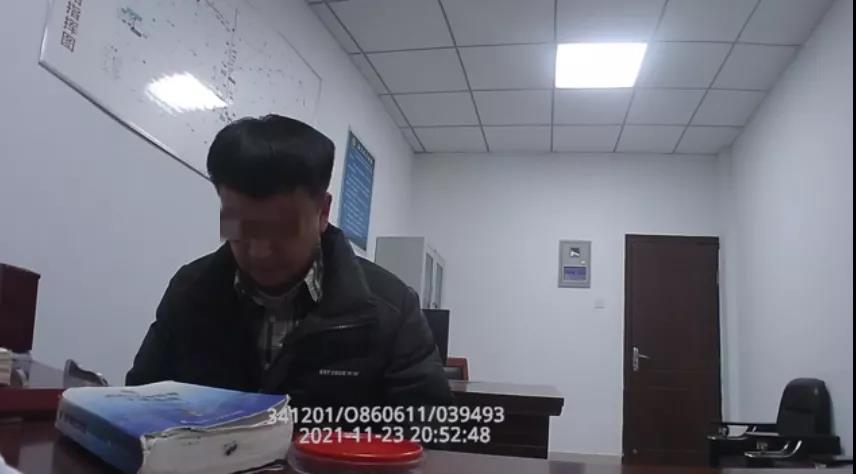 阜阳这两人被警方拦查……