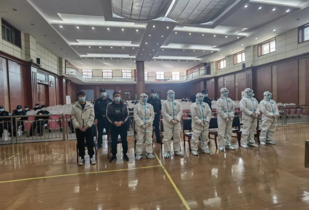 太和县潘健康、关长宇等8人被公开受审....