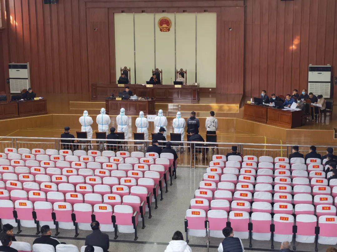太和县潘健康、关长宇等8人被公开受审....