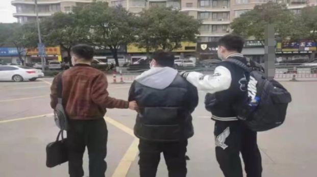 “高富帅”频频向女友借钱？异地“网恋”可得长点心