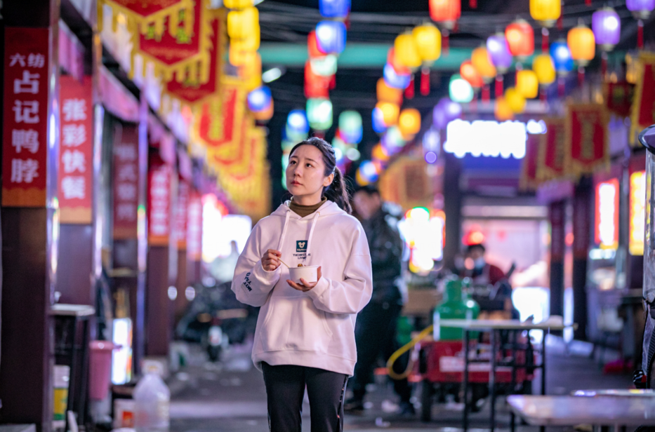 奥运冠军邓琳琳为阜阳名小吃代言