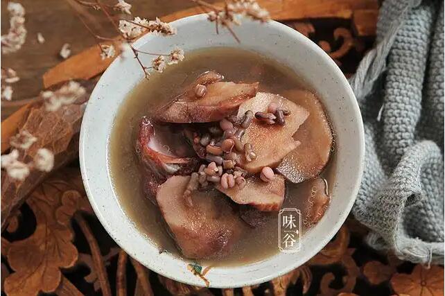 土茯苓赤小豆老鸭汤祛湿排毒，精神爽利