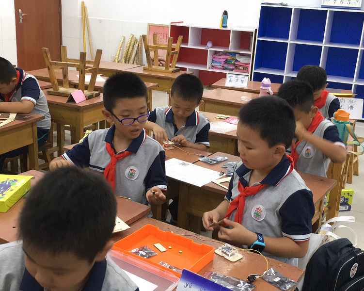 云南一中学以是否购买平板电脑定分班？官方回应