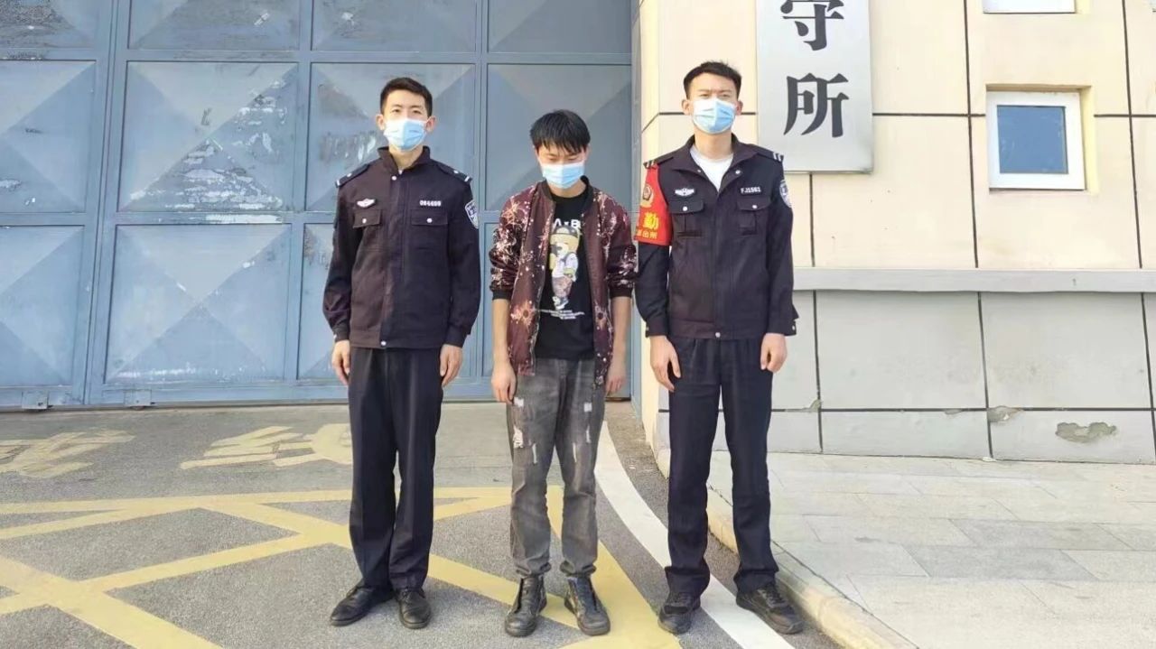 近期临泉、太和警方打掉两个印刷、发放“涉黄”小卡片为电诈团伙引流的窝点