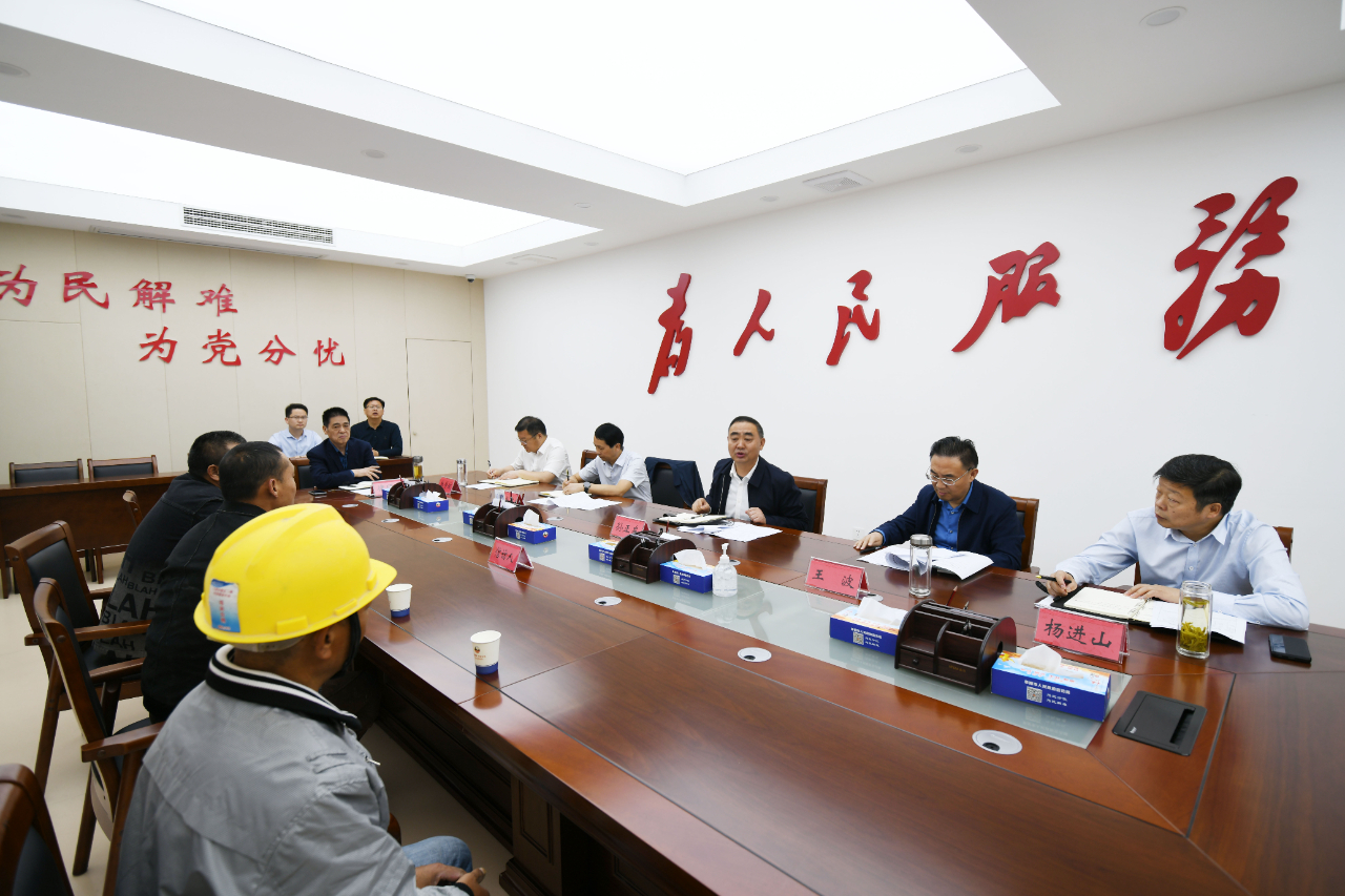 孙正东到市信访局接访