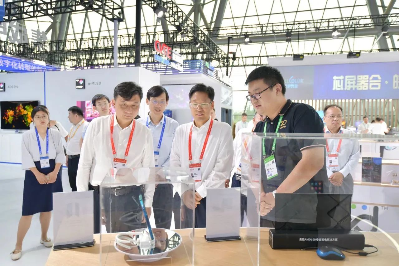 刘玉杰胡明文率队参加世界制造业大会